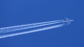 旅客機飛行機雲